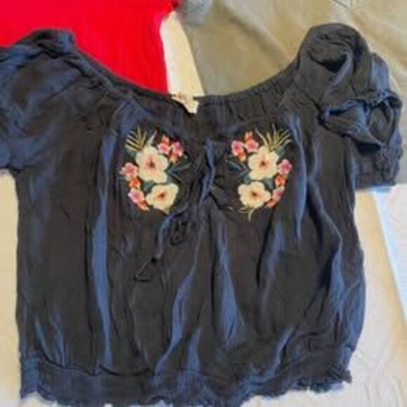 bundle lot for 3 women's cropped t-shirt tops - Picture 2 of 7